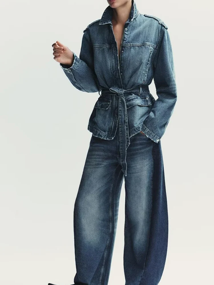 

Европейский и американский стиль, осенняя новая модная тенденция, темпераментная женская свободная универсальная джинсовая куртка средней длины с поясом, пальто