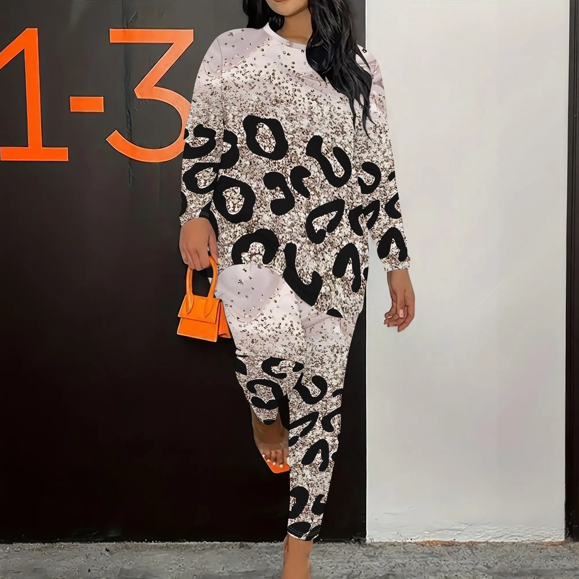 

Women's Long Sleeved Two-Piece Set, Fashionable 3D Printed Leopard Print Two-Piece Set