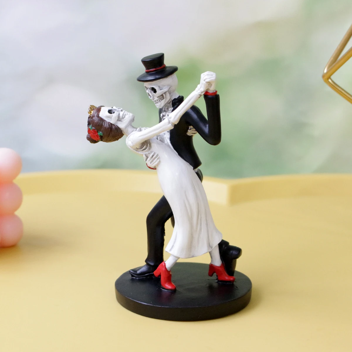 1pc Dancing Skeleton Couple Resin Statue, Valentine's Day Romantic Atmosphere Decoration, Indoor Living Room Bedroom Ornaments
