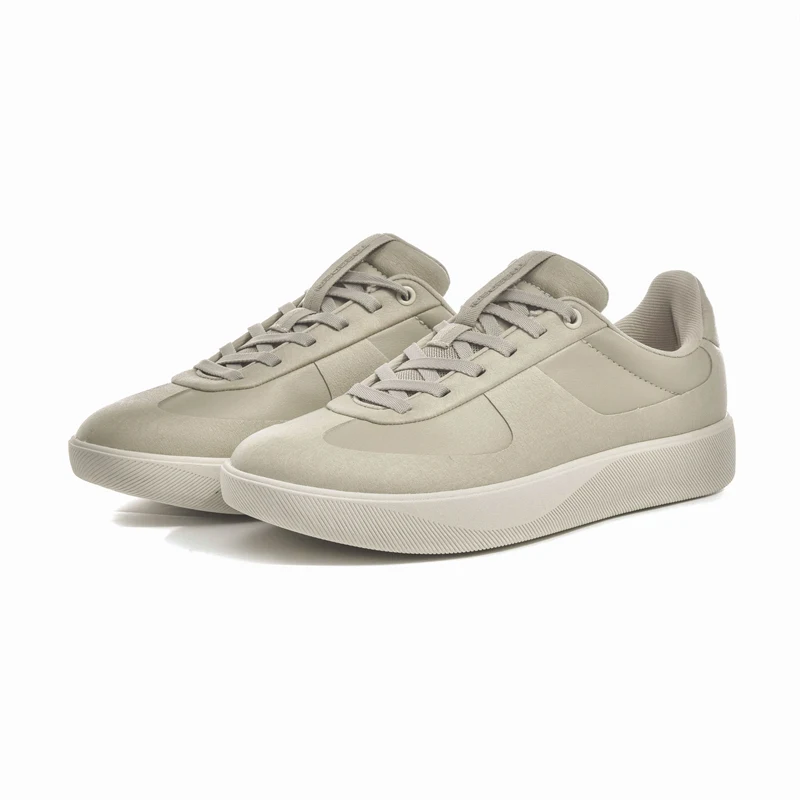 

The new retro trend running shoes combine vintage fashion elements with versatile on-trend attributes, perfect for daily wear an