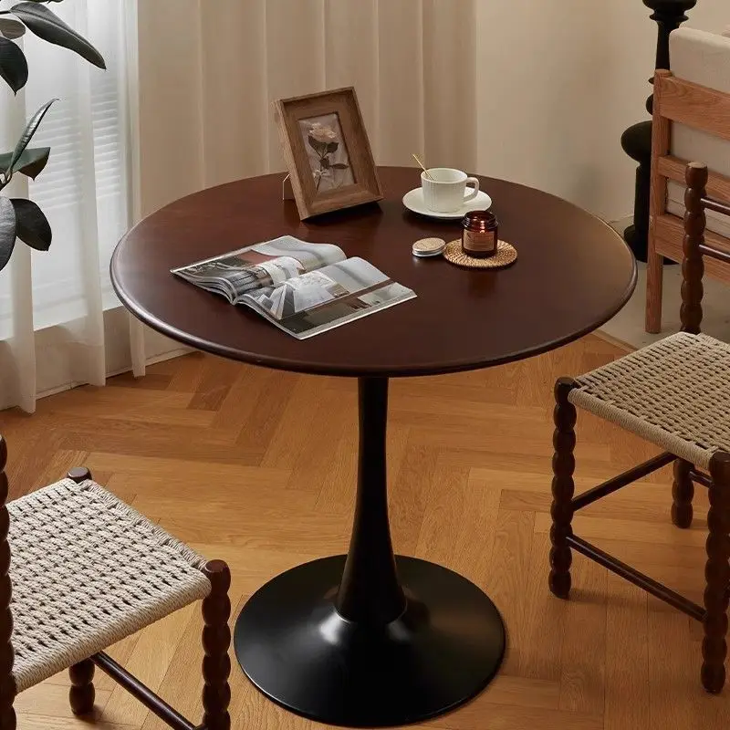 

Винтажный круглый журнальный столик из массива дерева, комплект со стульями, для небольшого балкона или гостиной, в деревенском стиле, акцентный элемент интерьера, центральный столик