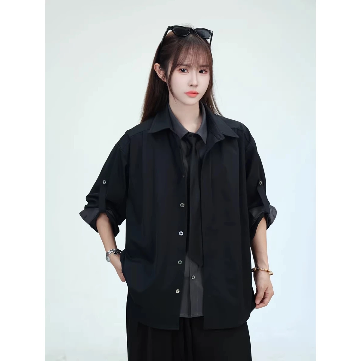 

Мужская повседневная рубашка из полиэстера, приталенного кроя, весенняя, модная, городская, с длинным рукавом, без карманов, молодежная, не требующая глажки.