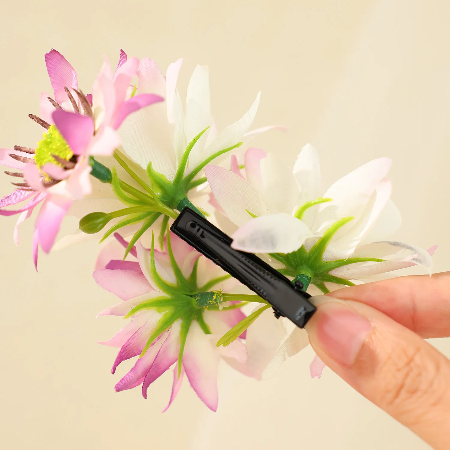 Guochao Hanfu Super Fairy Atmosphere Flower Hairpin Stereo Daisy Side Clip Holiday Style Photo New Chinese Headdress Tassel Silk
