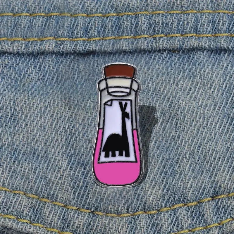 Kuzco's Potion émail broches personnalisé violet lama Potion broches revers Badges amusant dessin animé film bijoux cadeau pour enfants amis