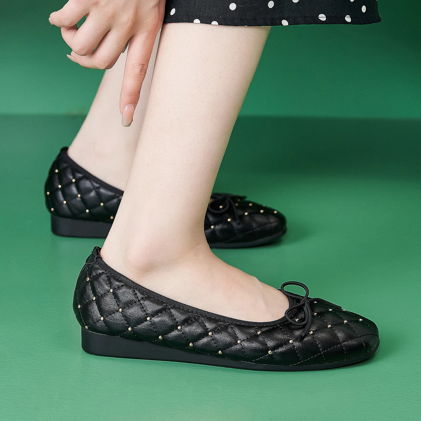 

Женские туфли-лоферы: элегантные, из мягкой кожи, с эффектом стройности, квадратный бантик, мягкая подошва, удобные, универсальные, для повседневной носки.