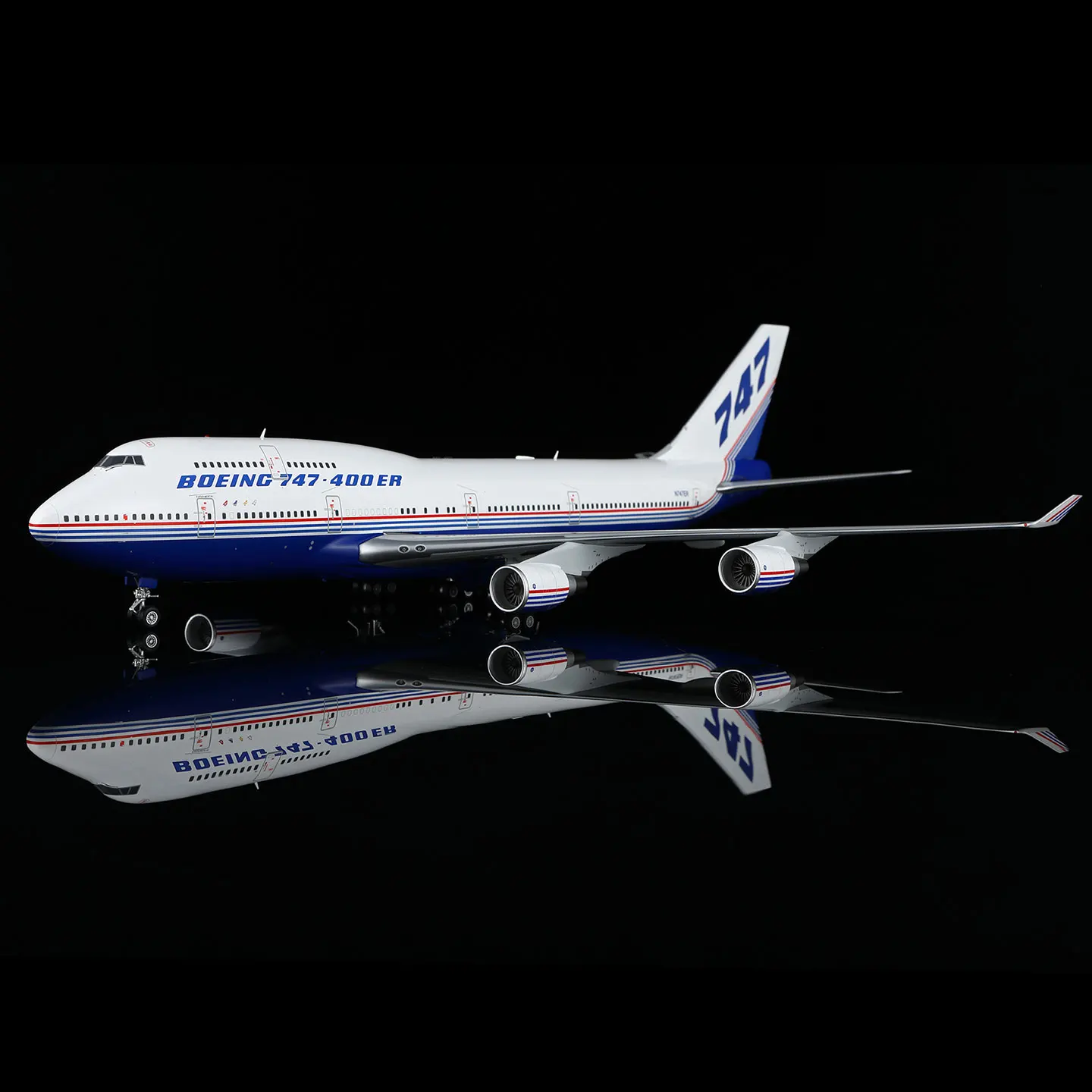 L2101 طائرة قابلة للجمع هدية أجنحة SQ 1:200 بوينغ B747-400 [لون المنزل] نموذج طائرة دييكاست N747ER مع حامل