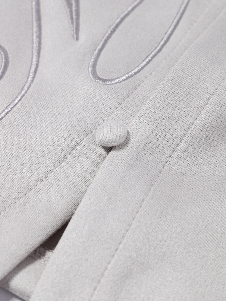 Ausgeschnittenes T-Shirt mit Buchstabenprint für Damen, Streetwear-Stil mit Stehkragen, Einreihig, Tailliertes Oberteil, Frühlings-Neuheit für Club und Party – Detail 8
