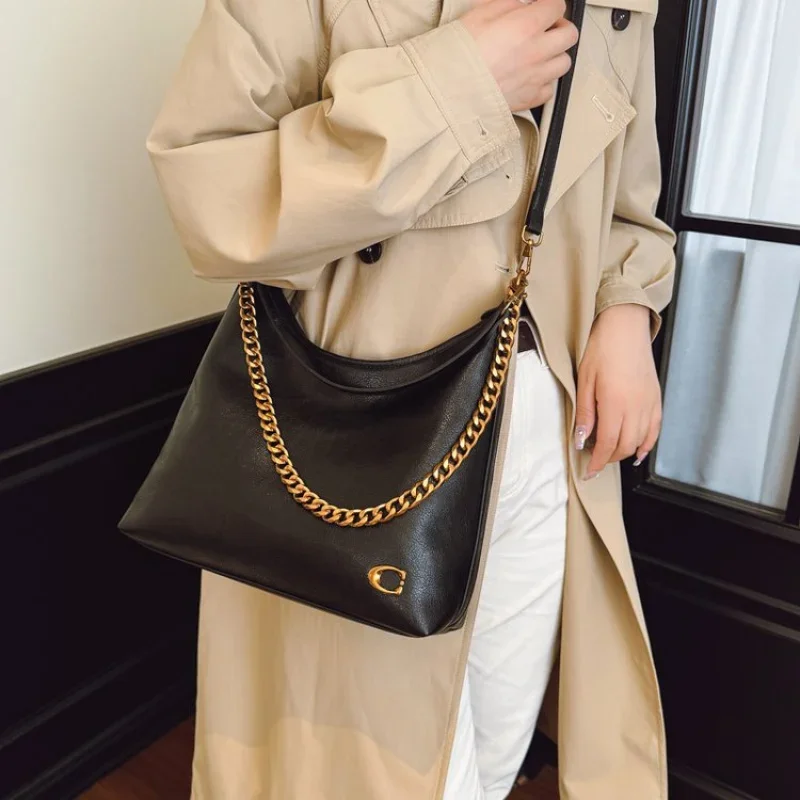 حقيبة كتف نسائية عصرية جديدة لعام 2025 مصنوعة من الجلد الناعم ونمط كاجوال عتيق وشعري ومتين ​   سي سي جي