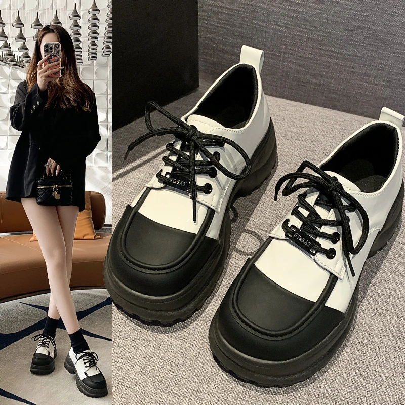 

New Black and White Color Matching Lace Up Small Leather Shoes for Spring and Autumn Seasons, Thick Soled Women's Casual Shoes