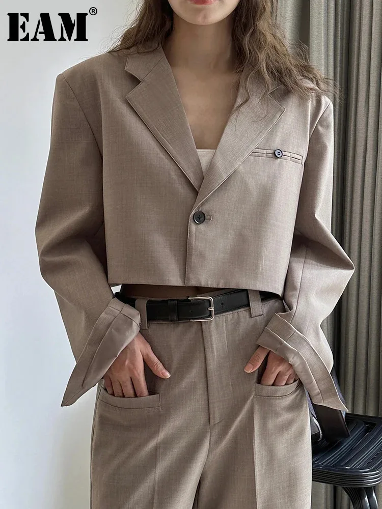 [EAM] Women Oat Color Brief Shaped Big Size Short Blazer New Lapel Long Sleeve Jacket Fashion Tide Spring Autumn 2024 1DH4746