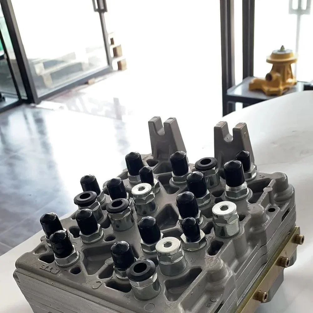 

Signal Valve ZX210 Shuttle Valve ZX240-3 ZX250-3 4645278 OEM Valve YA00000543 4468336 4470661 Hydraulic Engine