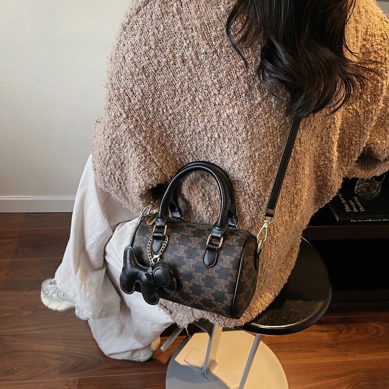 

Яркая сумка через плечо для ежедневных офисных путешествий, мягкая отделка из искусственной замши, регулируемый ремень, прочный, практичный