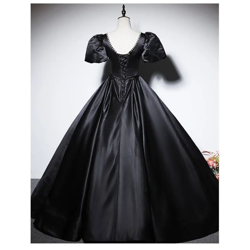2025 Abito da sera in raso con scollo quadrato nero elegante da donna nuovo autunno 2025 Abito da banchetto dimagrante alla moda con grande pendente da socialite