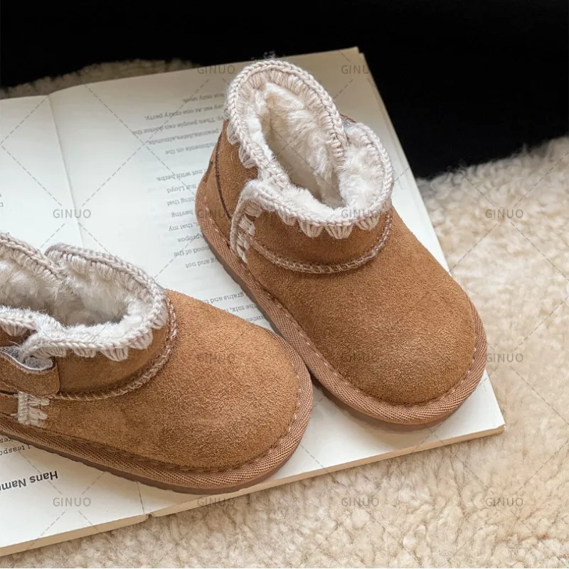 Nuevas botas de nieve de invierno para niños, botas gruesas de felpa cálidas para niñas y niños, zapatos antideslizantes de moda para bebés pequeños