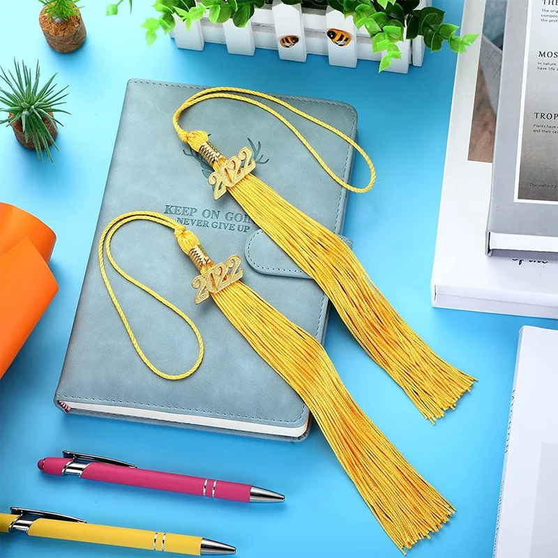 Retail 18 Pieces Graduation Tassel With 2022 Charm For Graduation Cap Charm Ceremony Graduation Party Accessories