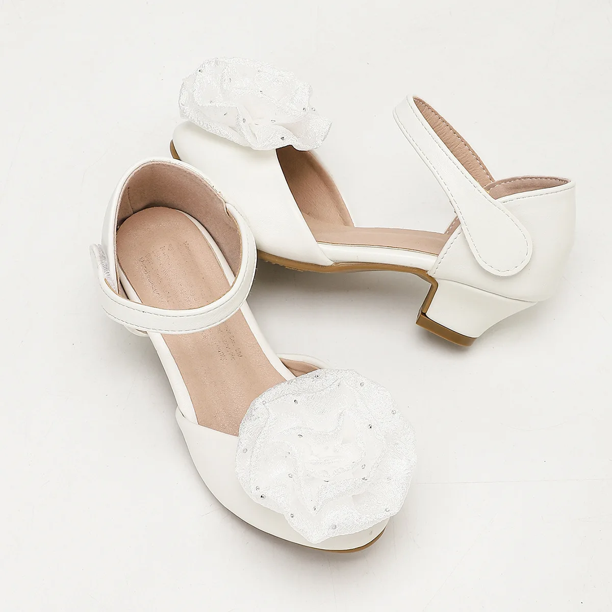 Girls White Floral Sandals Children Hollow Bow Heels Kids Performance Party Dress Pumps Princess High Heels for Special Occasion