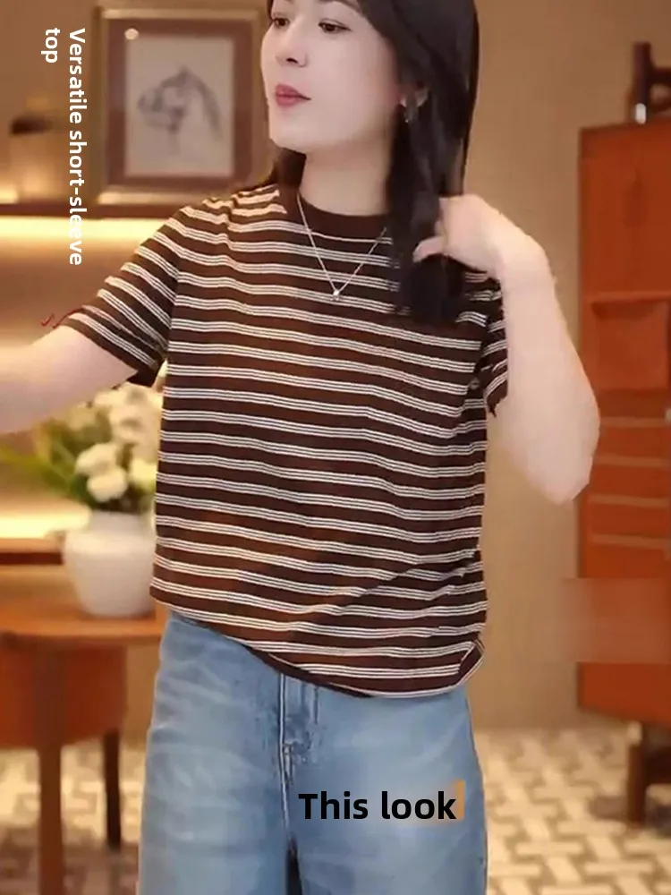 Comfortable round Ne Striped Color Blo ort Sve T-irt Korean Sle Base irt Faionable Summer Design Sense