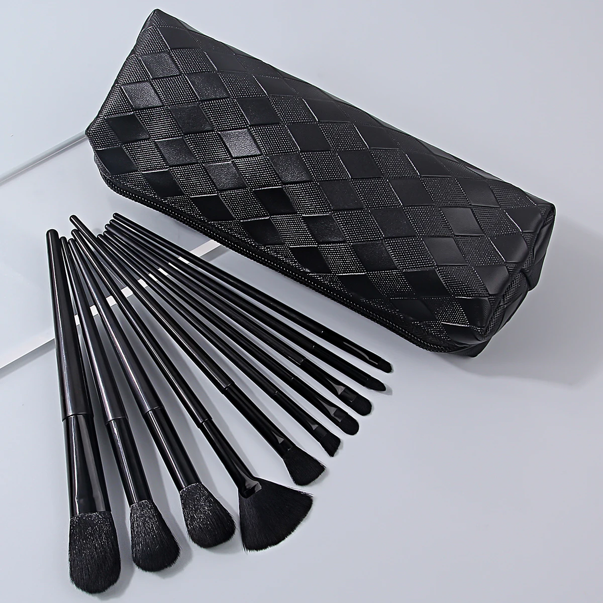 10 pçs todo preto pó solto blush contorno sombra escova conjunto de escova de maquiagem + 1 pçs saco de armazenamento simples e portátil