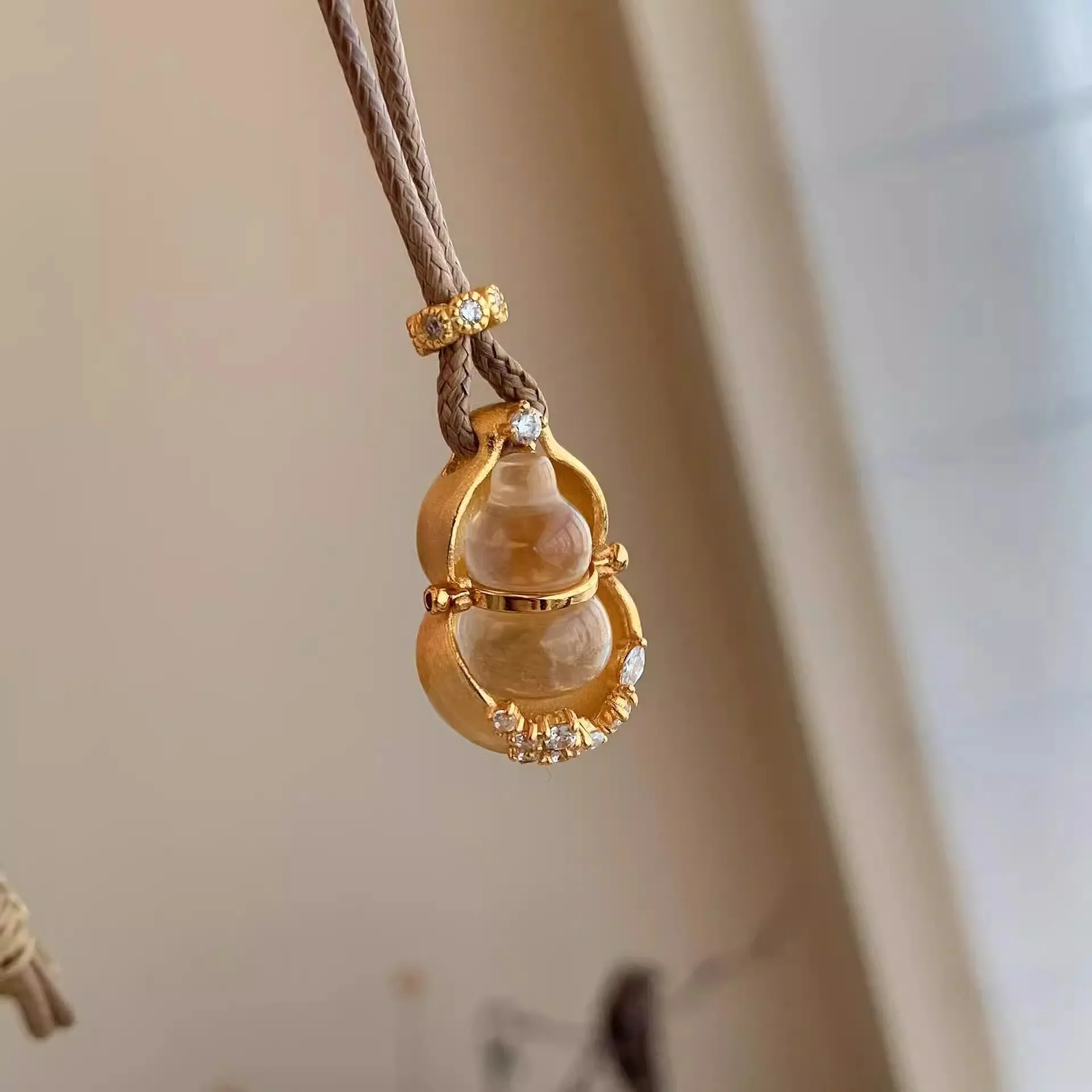 New Chinese Diamond Gourd Crystal Pendant Braided Rope Necklace for Women - Handmade Fortune & Prosperity Retro Fashion Jewelry.