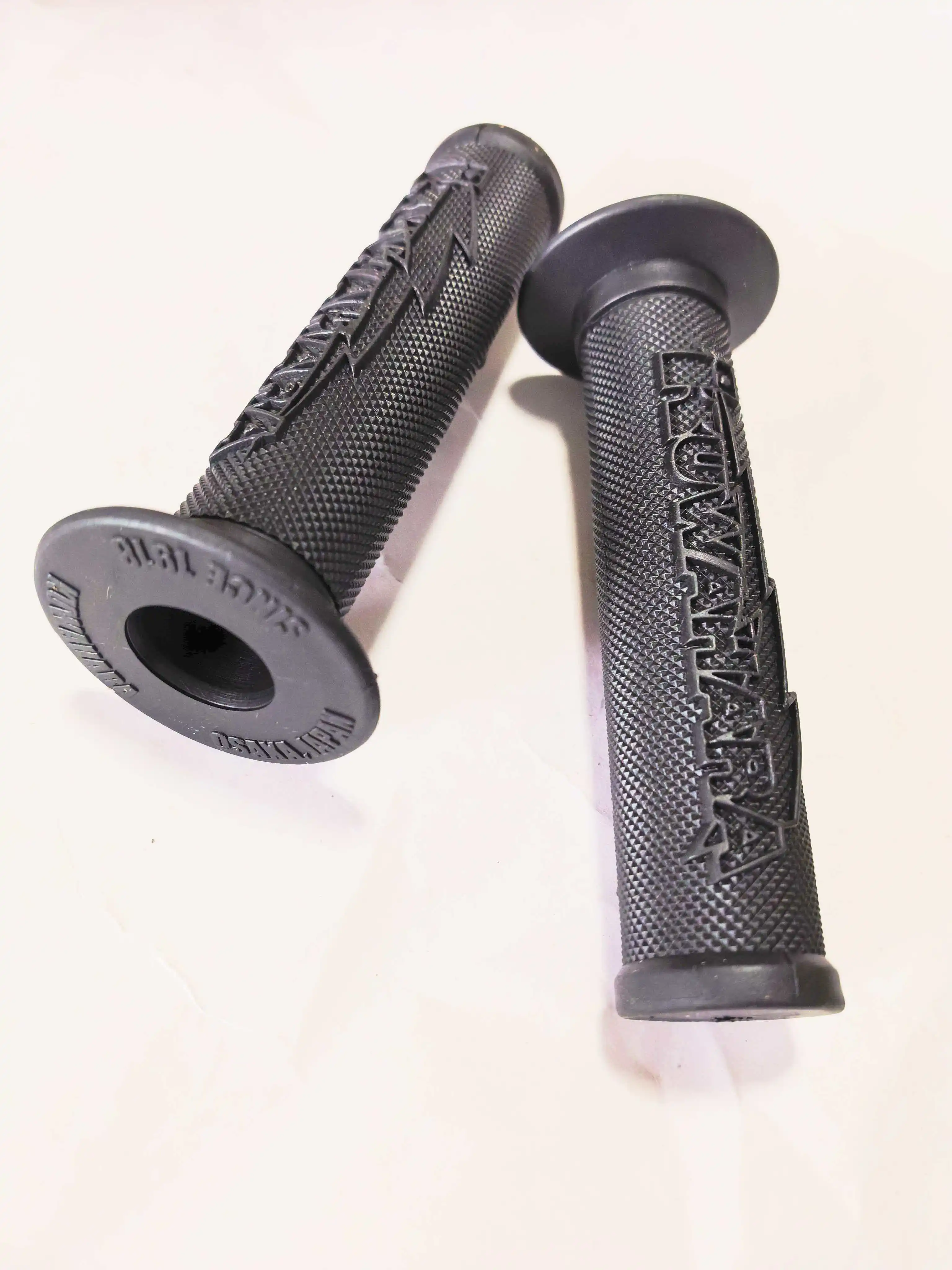Rower BMX Uchwyt na kierownicę Japonia KUWAHARA 1 para uchwytów 13 cm 22,2 mm