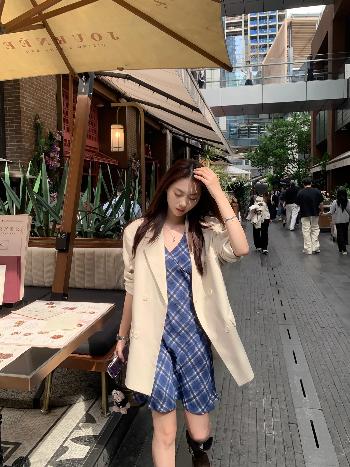 

Модный дизайн, женская шелковая верхняя одежда с длинными подплечниками, весна 2025, простые бусины ручной работы, повседневная элегантная верхняя одежда