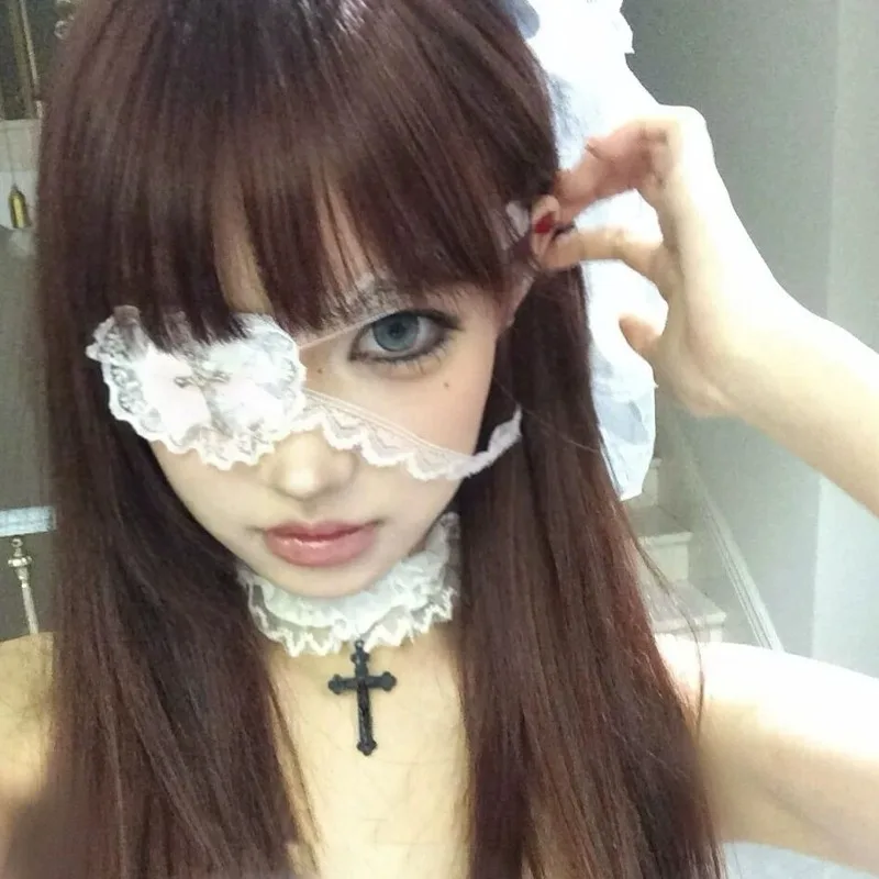 2 Stück Gothic Punk Schwarz Weiß Spitze Schleifen Herz Kreuz Augenmaske Geeignet für Weihnachten Lolita Y2K Süße Coole Augenmaske COS Zubehör
