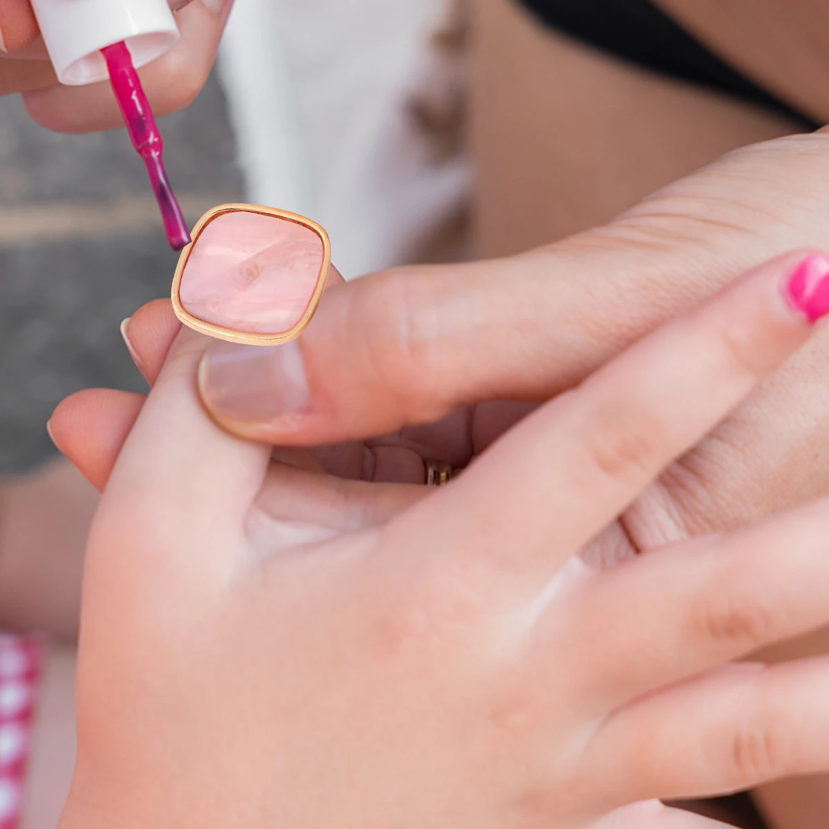 

2Pcs Nail Art Palettes Resin Marble Mini Ring Finger Plate Mixing Palette Portable Manicure Color Blending Ring Palettes