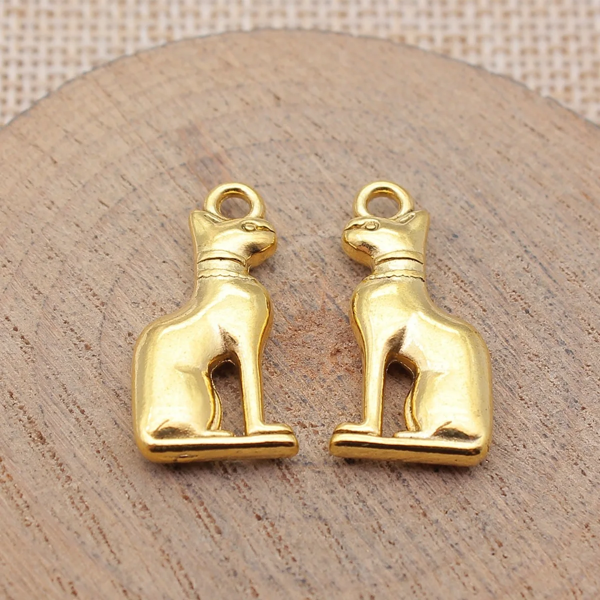 10 Stück 25 x 12 mm (0,98 x 0,47 Zoll), 3 Farben, ägyptische Katze, Bastet-Charms, DIY-Schmuckzubehör, Großhandel