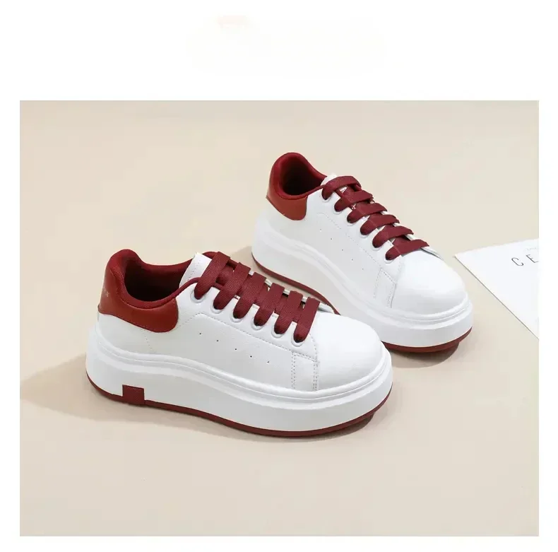 Unisex Sports Shoes in Black and White - Casualflowshop