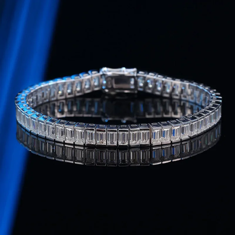 

Luxury Solid Platinum PT950 Women's 0.4 karat Moissanite Diamond Emerald Bracelet Simple and Generous