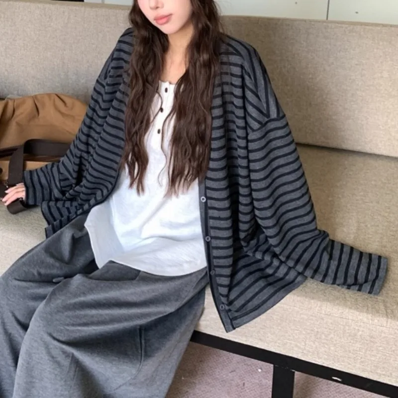 

Vintage V-neck Single-breasted Loose Long-sleeved Cardigan Women 2025 Autumn New American Contrast Color Striped Casual Tops