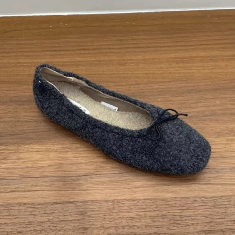 Modische, flache Schuhe aus Plüsch, zum Hineinschlüpfen, für Damen, weich und warm, mit Schmetterlingsknoten, aus Flockstoff, flache Damenschuhe mit Fell, neue Herbst-/Winterkollektion. – Detail 6