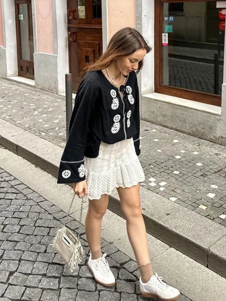 Casual Embroidery Lace Up Women Top O-neck Long Sleeve Loose Female Blouse 2024 Spring Summer New Fashion Elegant Lady Blouses