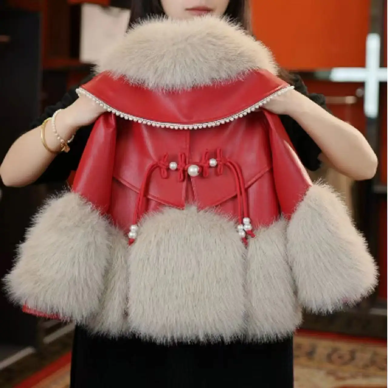 أطفال بنات معطف الفرو الخريف والشتاء 2026 نمط جديد للأطفال المخملية سميكة الأحمر السنة الجديدة العبادة معطف سترة جلدية