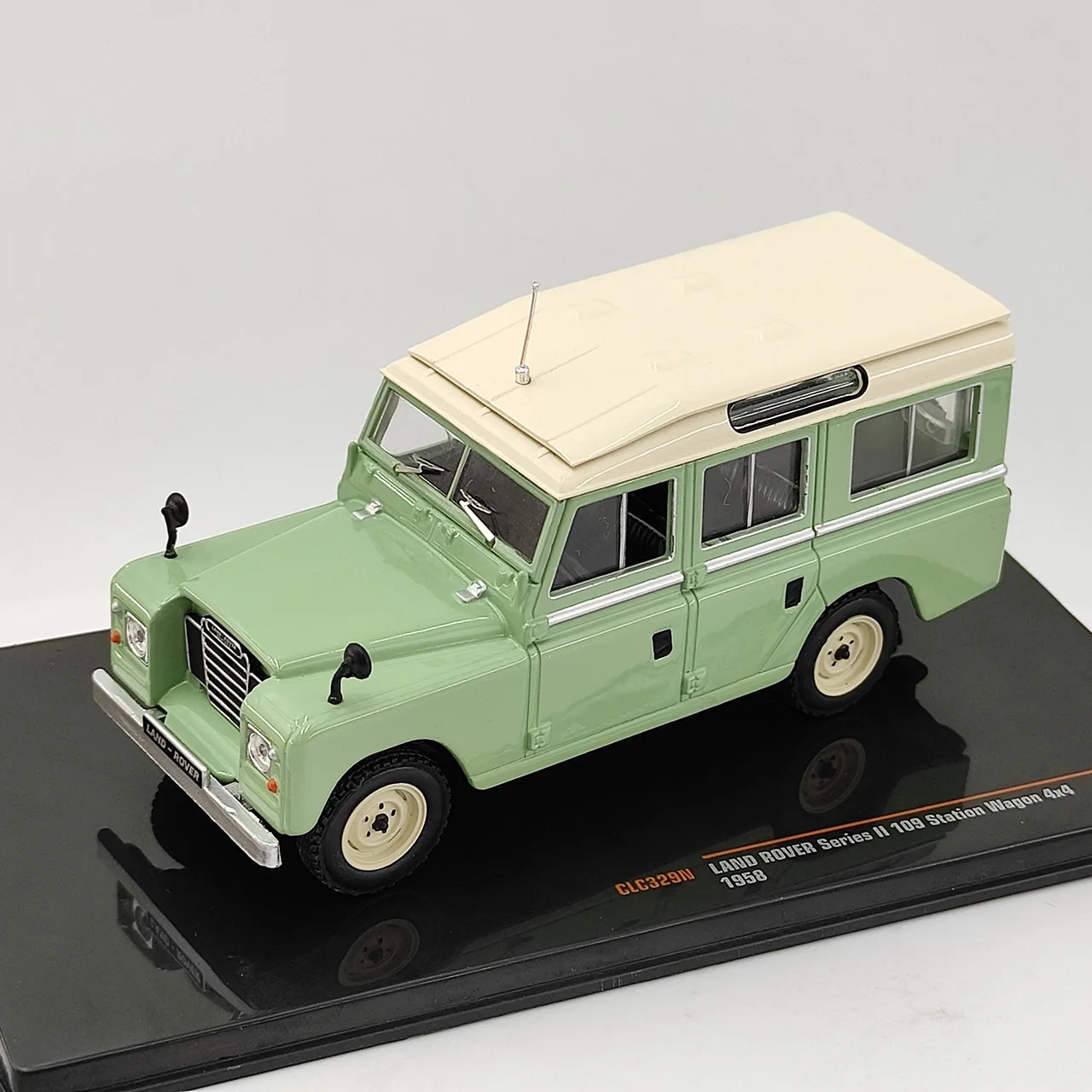 불량 다이캐스트 IXO 1:43 스케일 랜드로버 시리즈 II 109 에스테이트 4*4 1958 합금 자동차 모델 수집용 장난감 선물 기념품 전시용