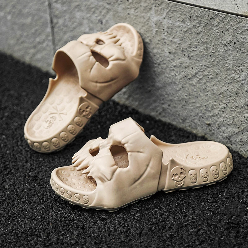 Summer Men's Large Skull Head Slippers Fashionable and Personalized Beach Anti slip Men's Slippers