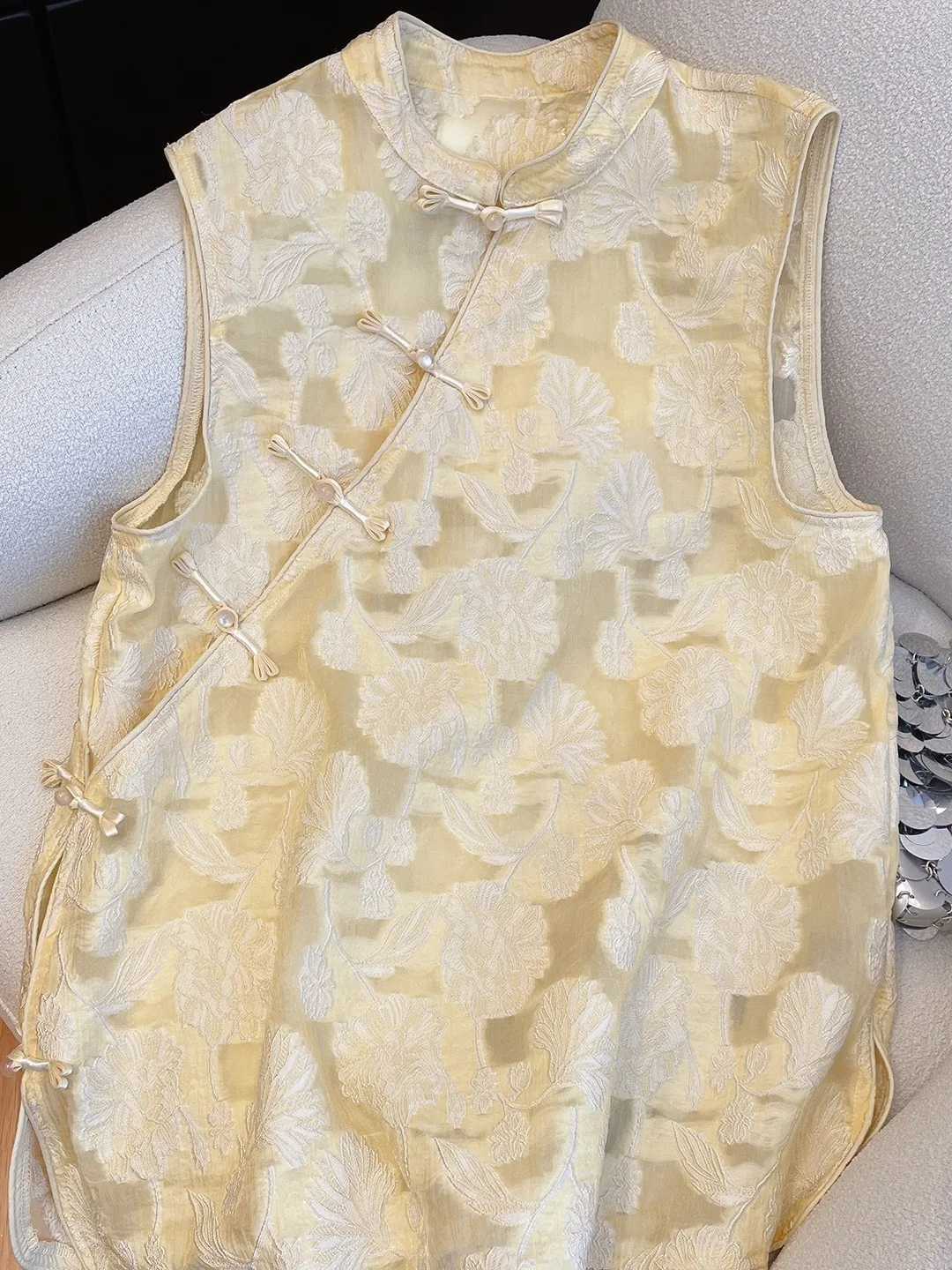 New Chinese Style Heavy Embroidery Shirt Women Summer High End Retro Side Button Sleeveless Top Commute Fashion Loose Fit