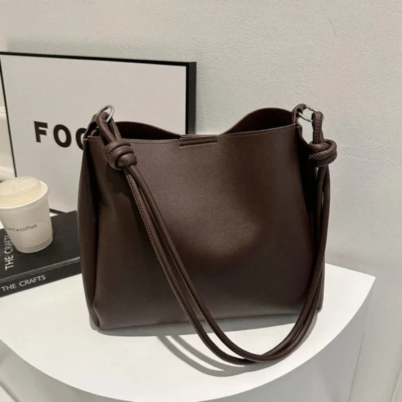 Koreanische Version der Pendler-Tasche mit großer Kapazität für Damen, Leder-Umhängetasche für Frauen, einfarbige Tragetaschen – Detail 11
