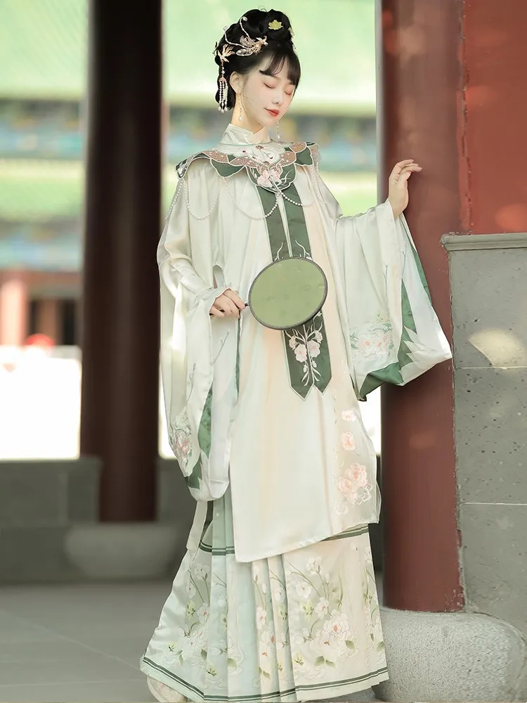 Hanfu women's clothing, winter ancient clothing, autumn and winter styles, daily Ming made cloud shoulder complete set