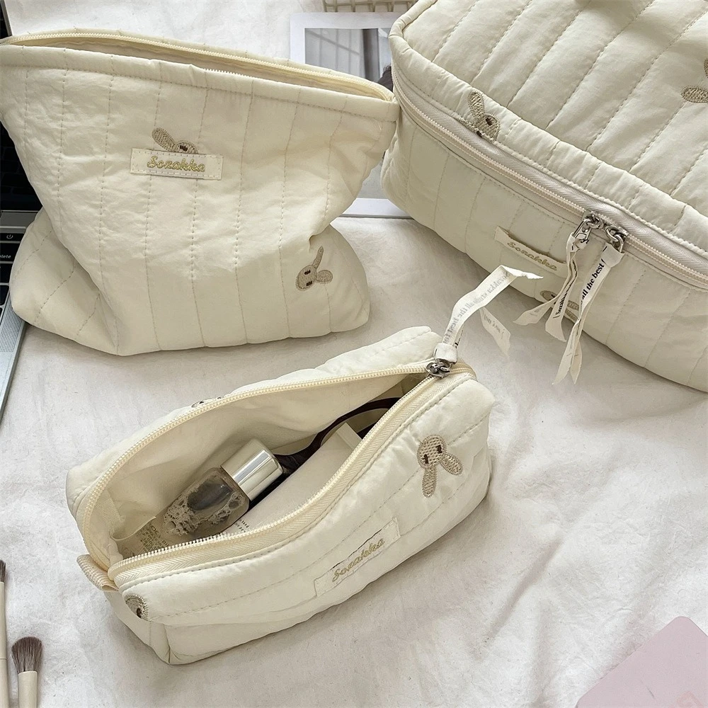 Image of Niedlicher Hase, bestickt, multifunktionale Pinsel-Make-up-Aufbewahrungstaschen, Handtasche für Frauen und Mädchen, Artikel, kosmetische Aufbewahrungstaschen, große Größe