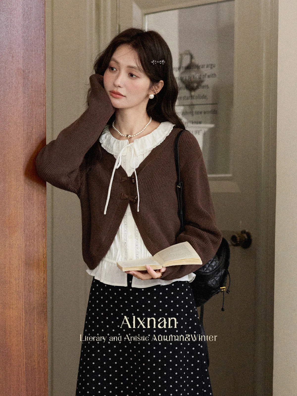 

South Deer Brown Isle Wind Sings Brown Long Sve ort Вязаный свитер Осенний новый универсальный V-образный вырез с открытым кардием...