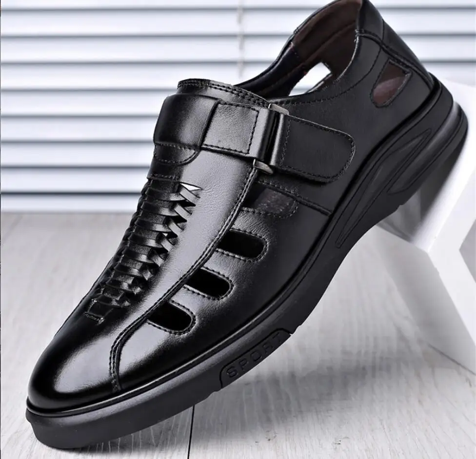 

Мужские сандалии из спилка, летние, новые, модные, с перфорацией, деловые кожаные туфли, дышащие, высококачественные, классические сандалии