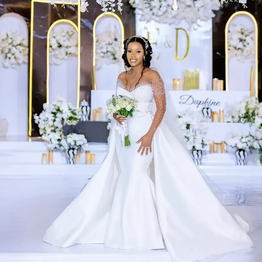 Vestido de novia de sirena de lujo personalizado con tren extraíble vestido de novia de mujer con cuentas de cristal de manga larga de encaje con cuello en V Sexy
