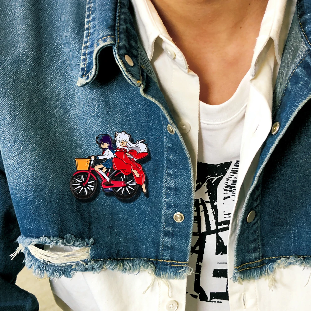 Inuyasha Kagome auf Fahrrad Emaille-Anstecknadel Klassische Anime-Filmfiguren Brosche Rotes Fahrrad Metall-Abzeichen Reversnadel Manga-Geschenk für Fans – Detail 7