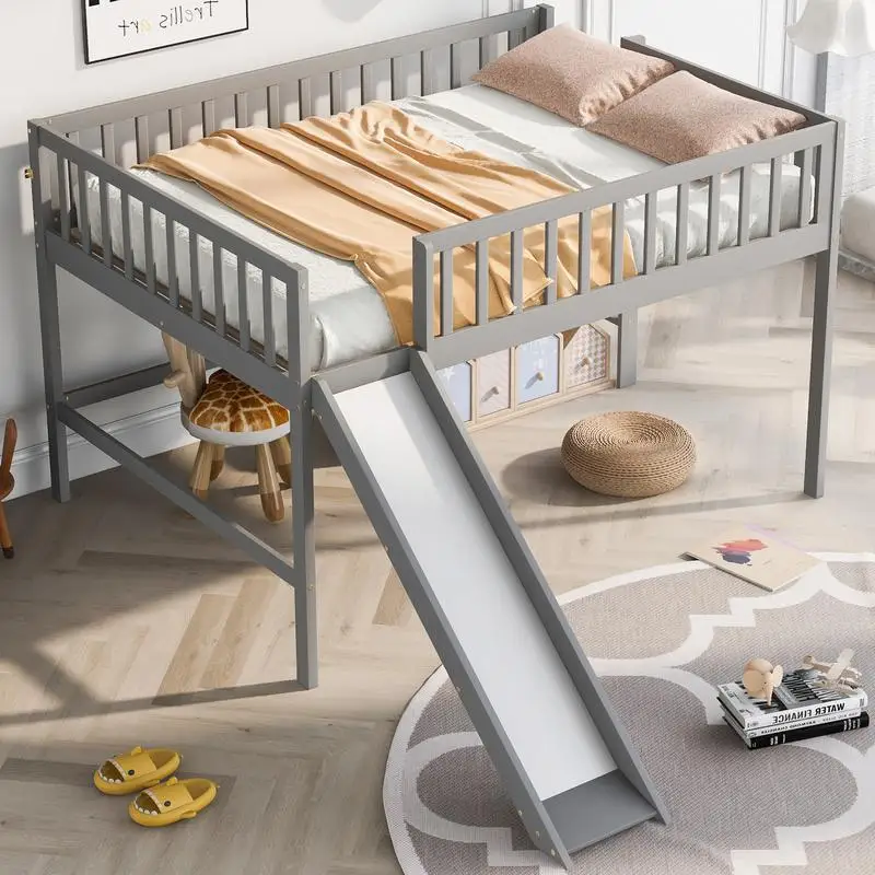 Cama alta baja de tamaño completo con escalera y tobogán en gris, diseño que ahorra espacio para niños, perfecta para habitaciones pequeñas, divertida y funcional