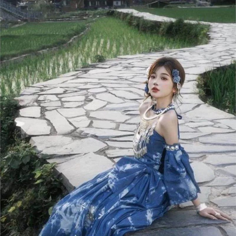 

New ethnic and exotic clothing travel photography sets tie-dye batik portraits