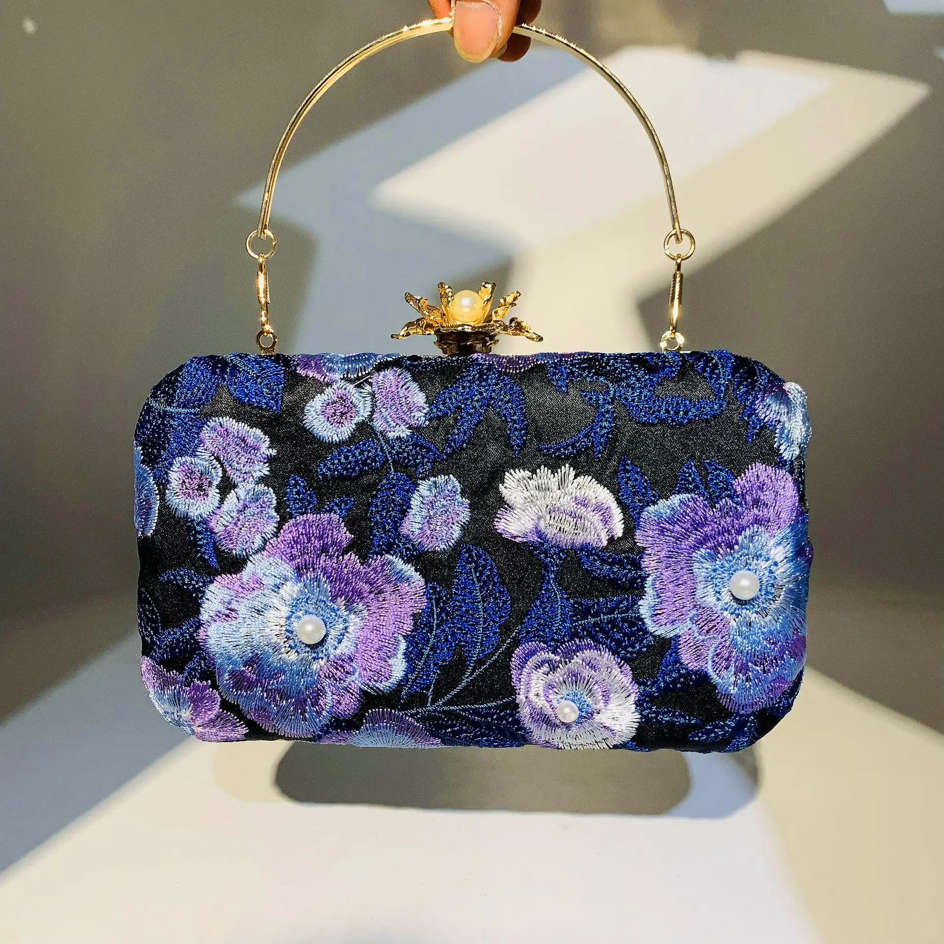 New Women Embroidery Flowers Evening Clutch Bags Diamond Banquet Shoulder Bags Wedding Dinner Wallets Purse 4 Colors