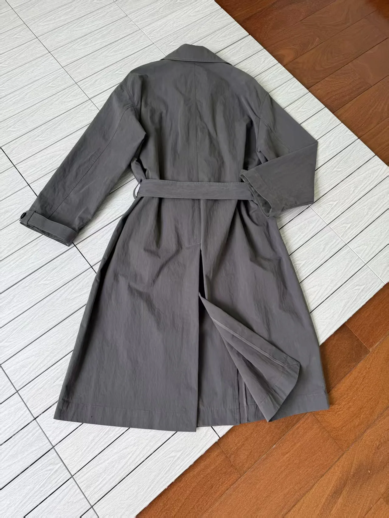 New Women's Autumn/Winter Trench Coat: Classic Double-Breasted Lapel Style with a Distressed FinishNO.39