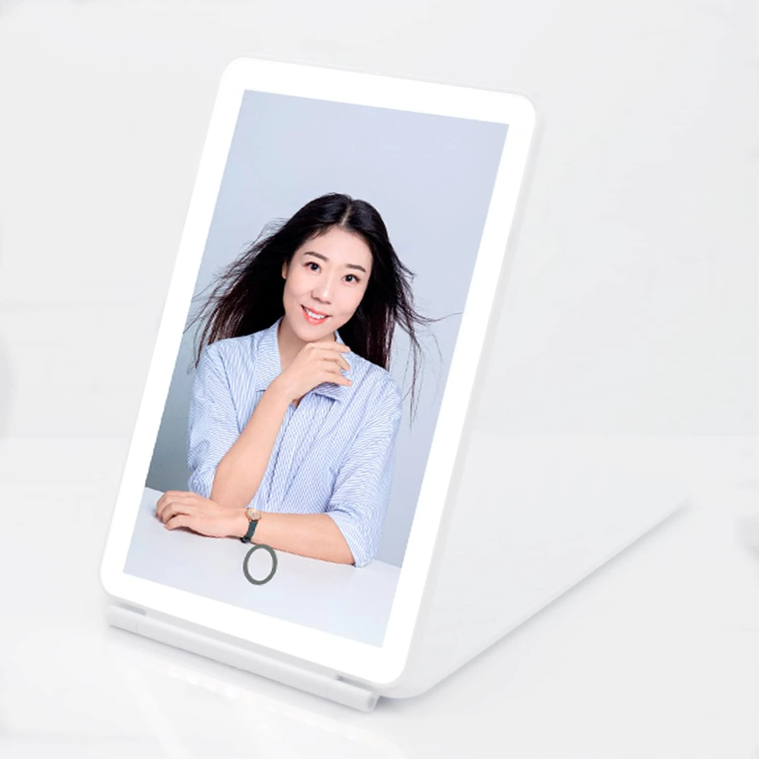 Przenośne lusterko kosmetyczne podróżne z 72 jasnymi diodami LED i 3 oszałamiającymi trybami oświetlenia kolorowego, ładowane do użytku w podróży