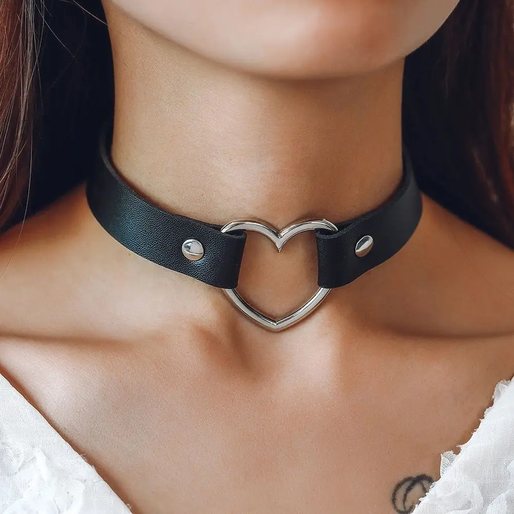Neue Schwarz Multi Farbe Punk Kragen Halskette Sexy PU Leder Herz Lock Key Spike Halsband für Frauen Gothic Cosplay Partei Schmuck